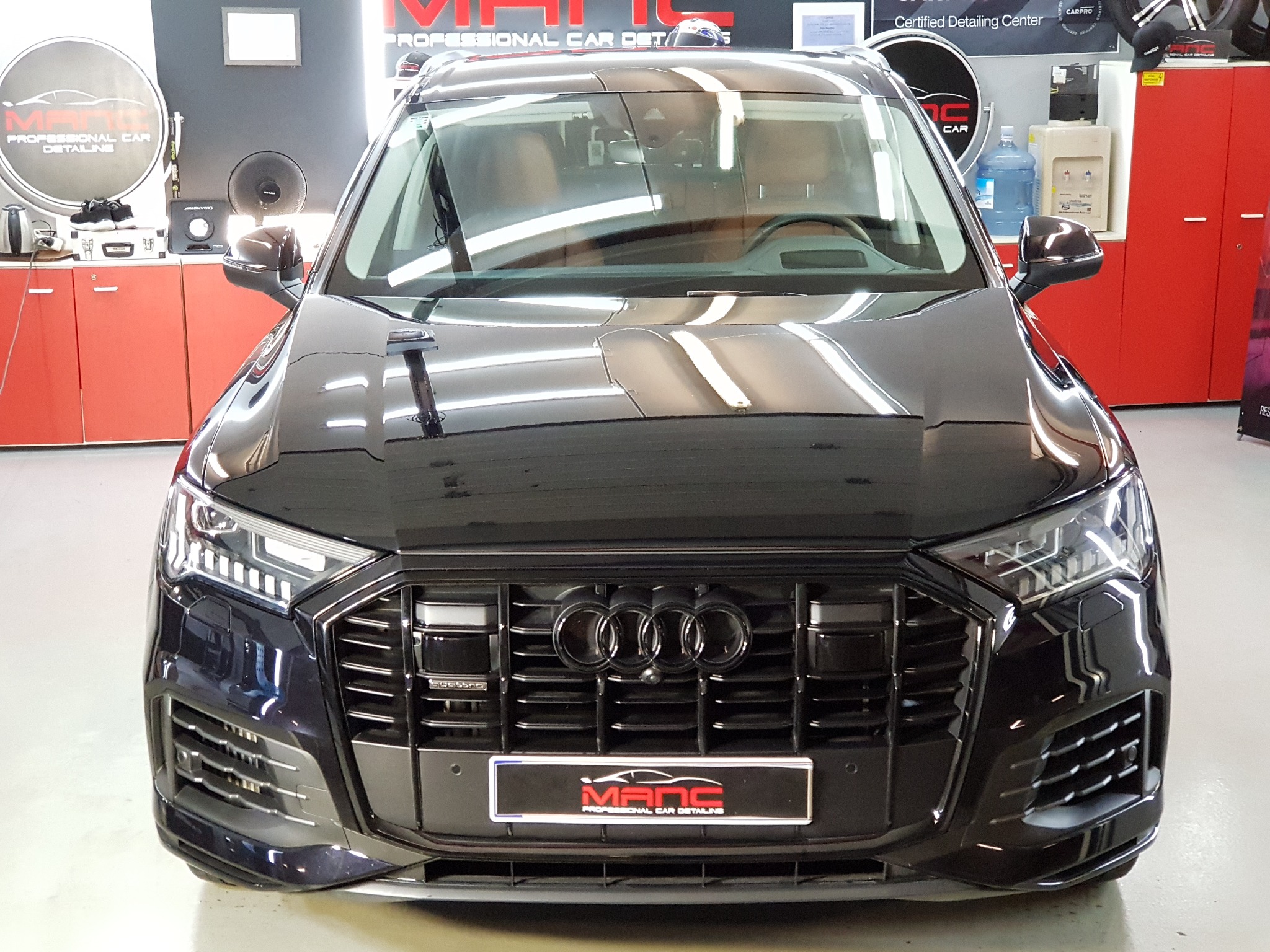Crni Audi nakon detailinga u MANC studiju