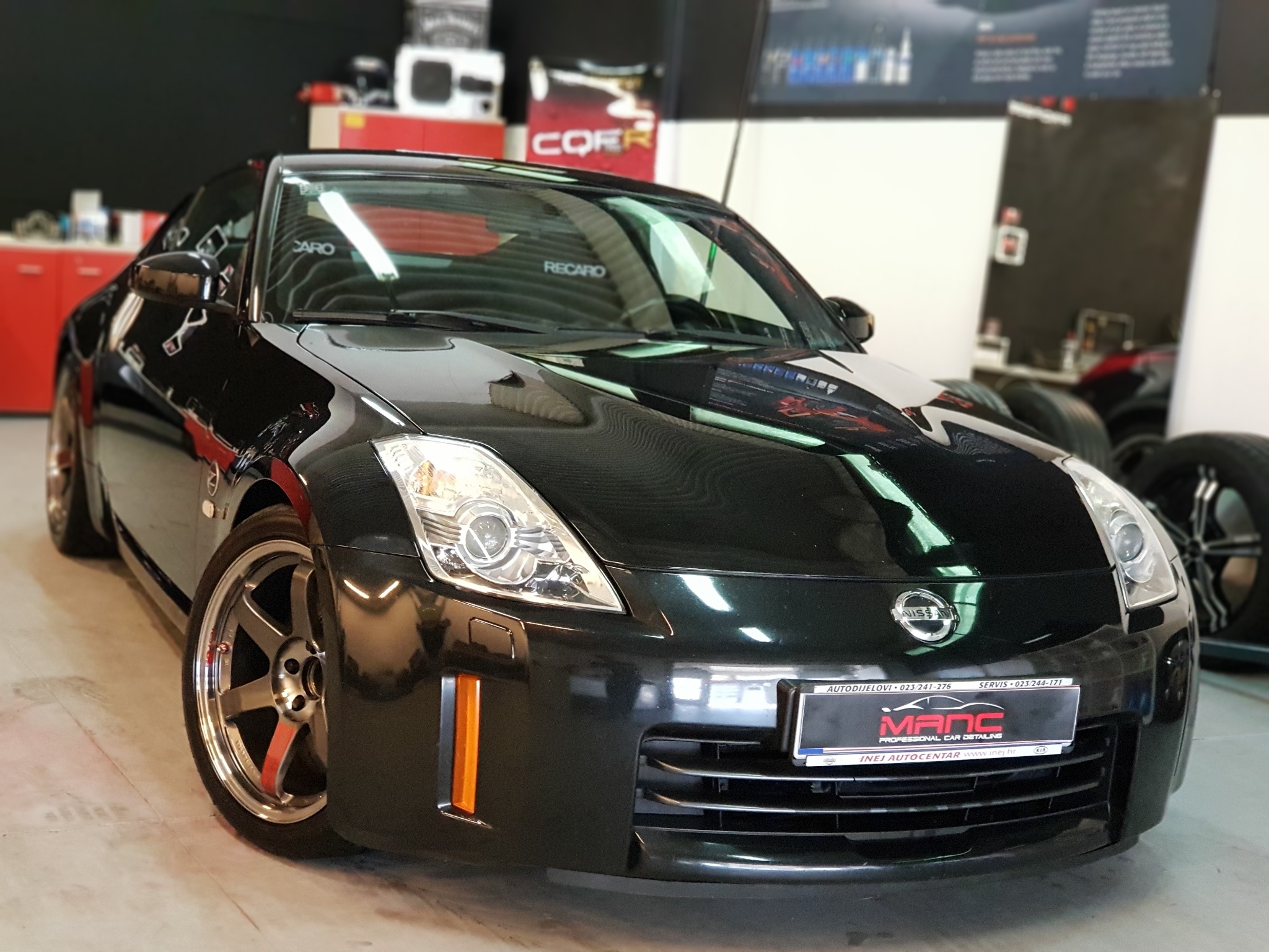 Crni Nissan 350Z nakon detailinga